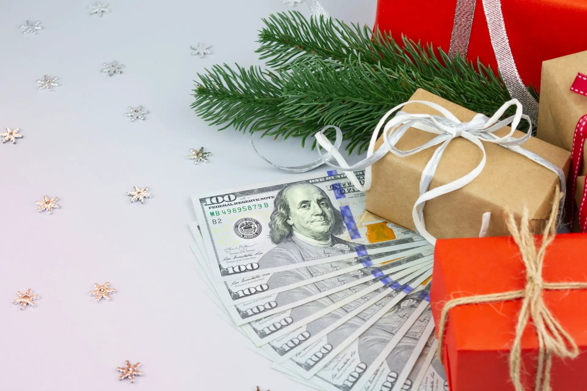 Easy ways to save money during the holidays 10 Money saving tips